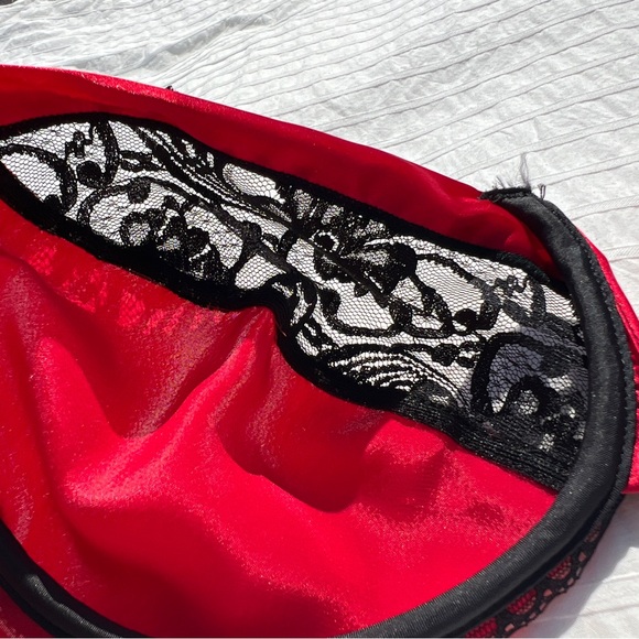 VTG Victoria's Secret Gold Label Red Satin and Black Lace Bra, 36D - Picture 6 of 10